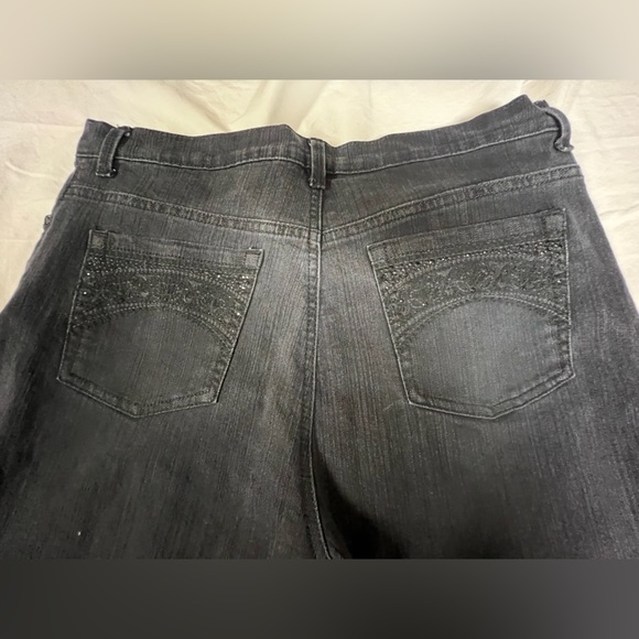 GLORIA VANDERBILT AMANDA ALL AROUND SLIMMING EFFECT BLACK JEANS. SIZE 14 - Picture 3 of 8